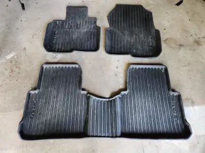 Drivers side, passenger, and rear seat high walled winter mats for a 2017 to 2022 Honda CRV. In Very...