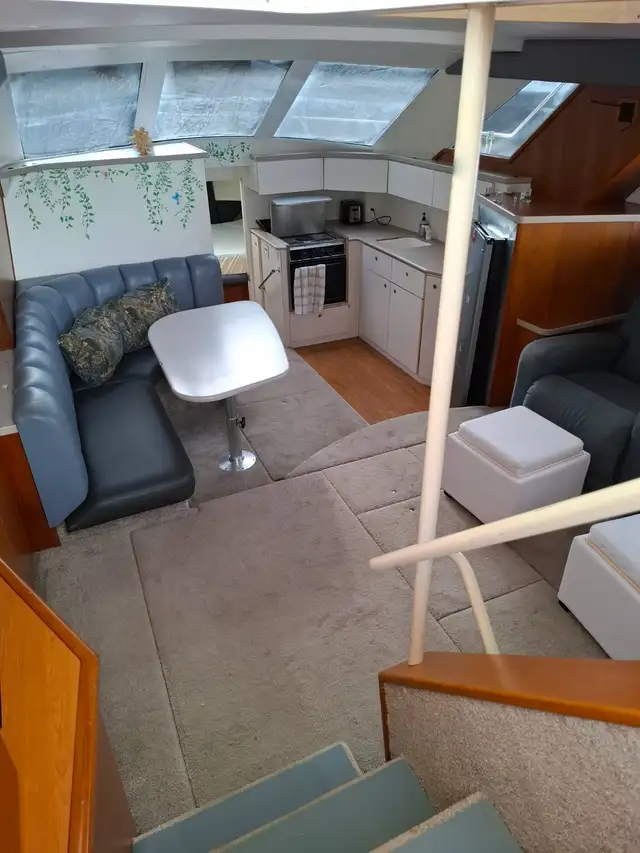 1996 Silverton 372 Motor Yacht in Powerboats & Motorboats in Trenton - Image 16