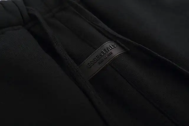 Essentals short64346710326273123