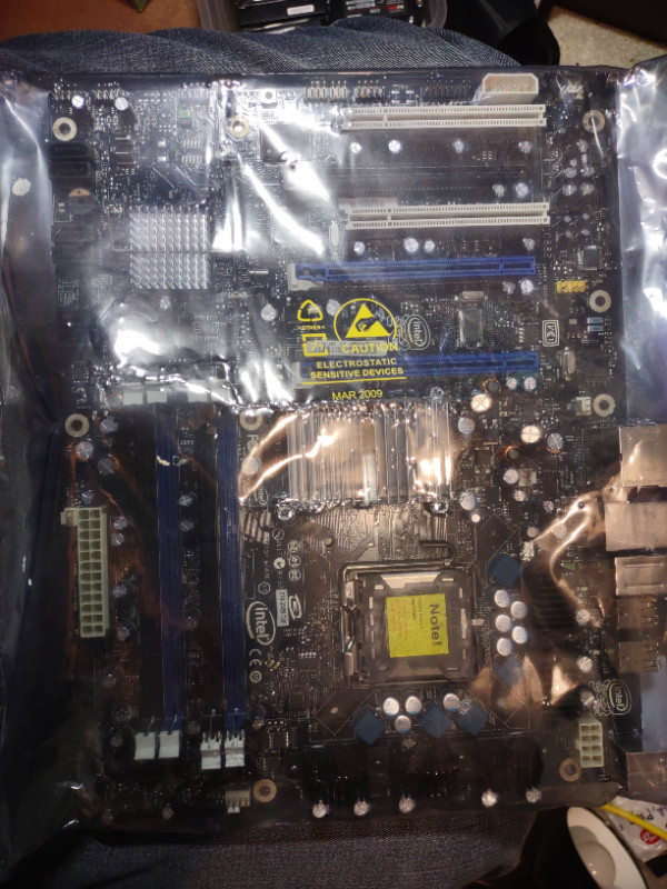 DX48BT2 - Intel Desktop Motherboard Socket T LGA775 ATX 1 x Proc in Desktop Computers in Markham / York Region - Image 2