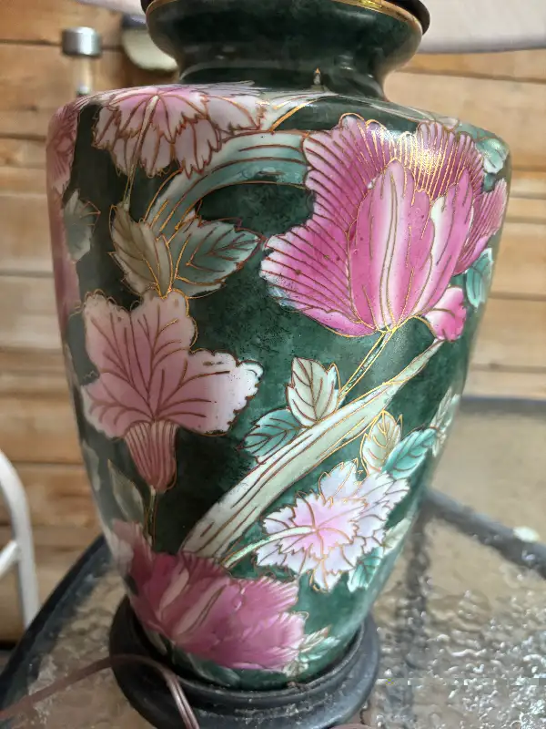Vintage 80’s Porcelain Qing dynasty vase style lamp in Indoor Lighting & Fans in City of Toronto - Image 4