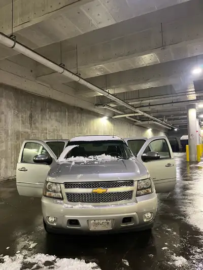 2013 Chevy black diamond avalanche 5.3 V8 4 x 4, all power options everything works as it should. Mo...