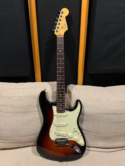 Fender Deluxe Stratocaster 2011, View more