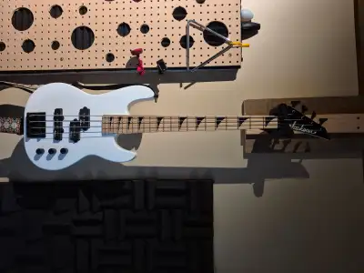 Jackson JS Concert Bass Minion white, View more