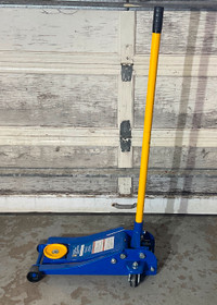 Low-Profile Floor Jack