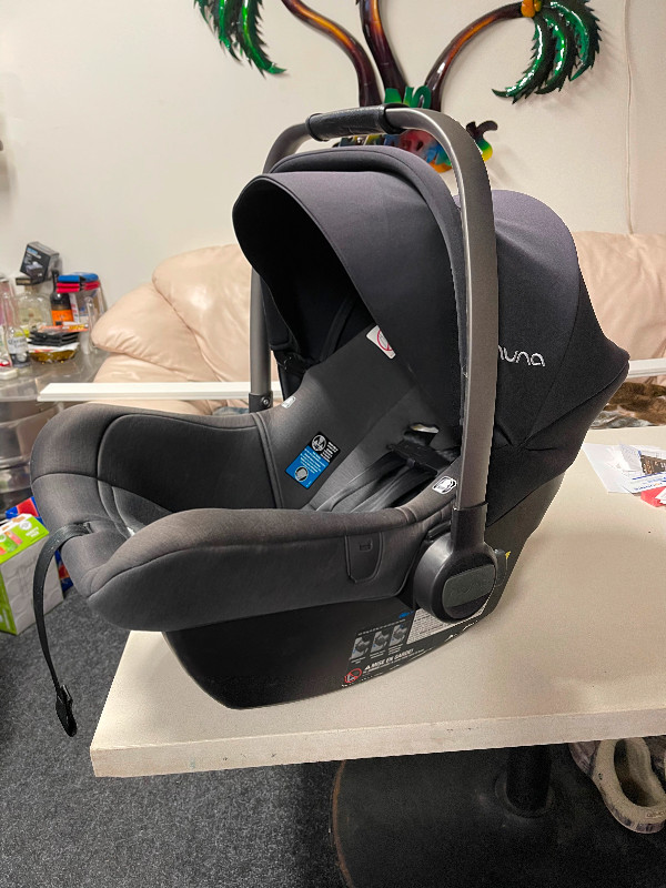 Nuns car seat for infant lightest car seat ever in Strollers, Carriers & Car Seats in St. Albert - Image 2