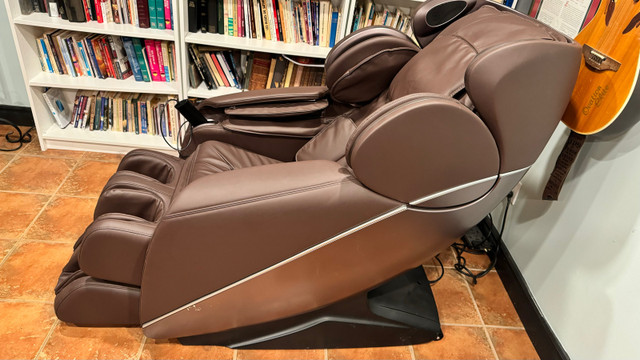 Neuve. Chaise massage tout automatisée haute gamme, zéro gravité dans Chaises, Fauteuils inclinables  à Granby - Image 2
