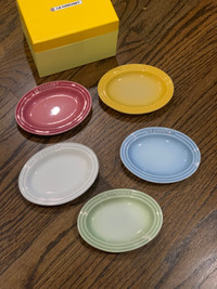 New Le Creuset Mini Oval Plates Set of 5