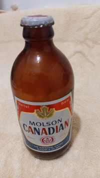 Yahoo! Rare Canadian Beer Bottle With Cap In Mint Condition.