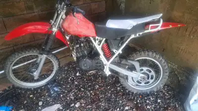 1982 honda xr250r project bike contact for more information