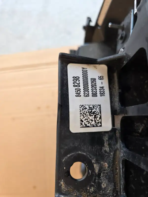 GMC Sierra OEM grille in Auto Body Parts in London - Image 11