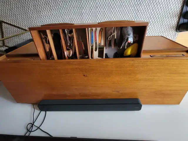 Vintage Mid Century Modern Danish Credenza Console in Hutches & Display Cabinets in City of Toronto - Image 4