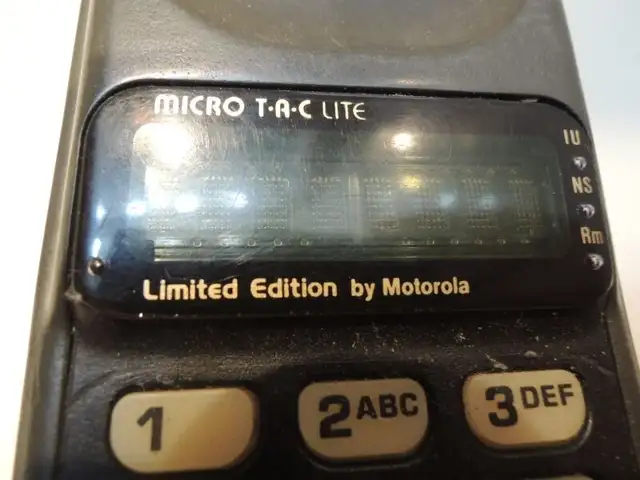 Rare Motorola Cellular Micro TAC Lite Limited Edition Flip F09HR in Other in Grande Prairie - Image 4