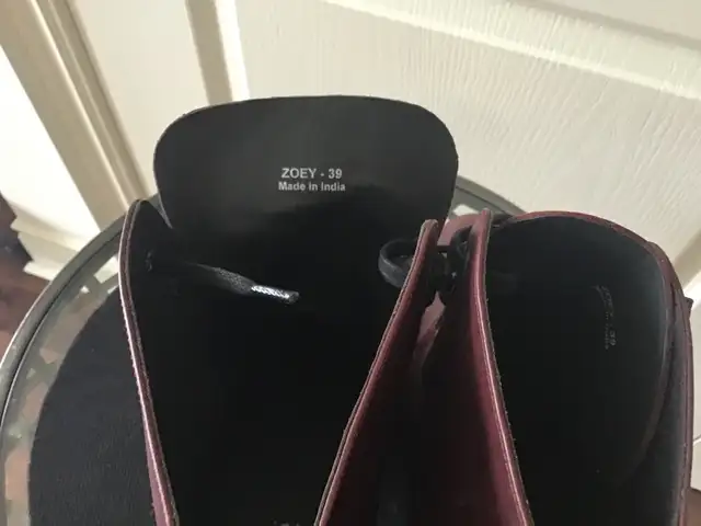 Burgundy Leather Ankle Boots in Women's - Shoes in Markham / York Region - Image 7