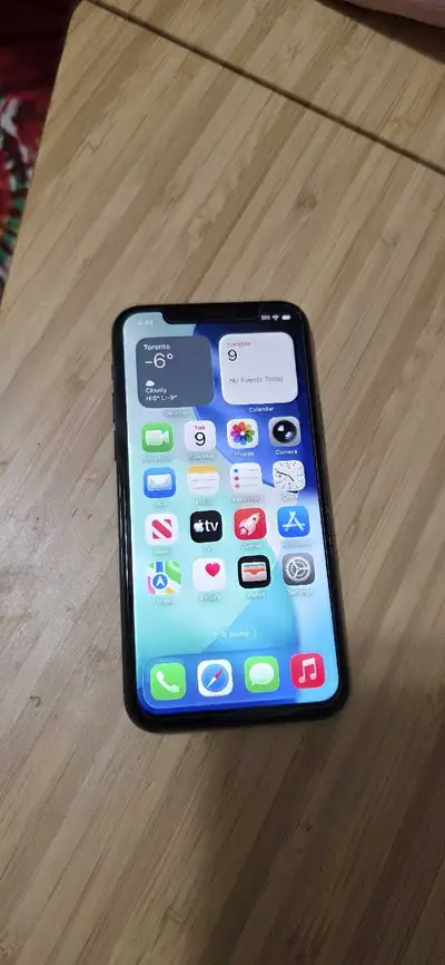 Selling used iPhone 11 Pro with 256GB of storage, new screen high quality, everything working n batt...