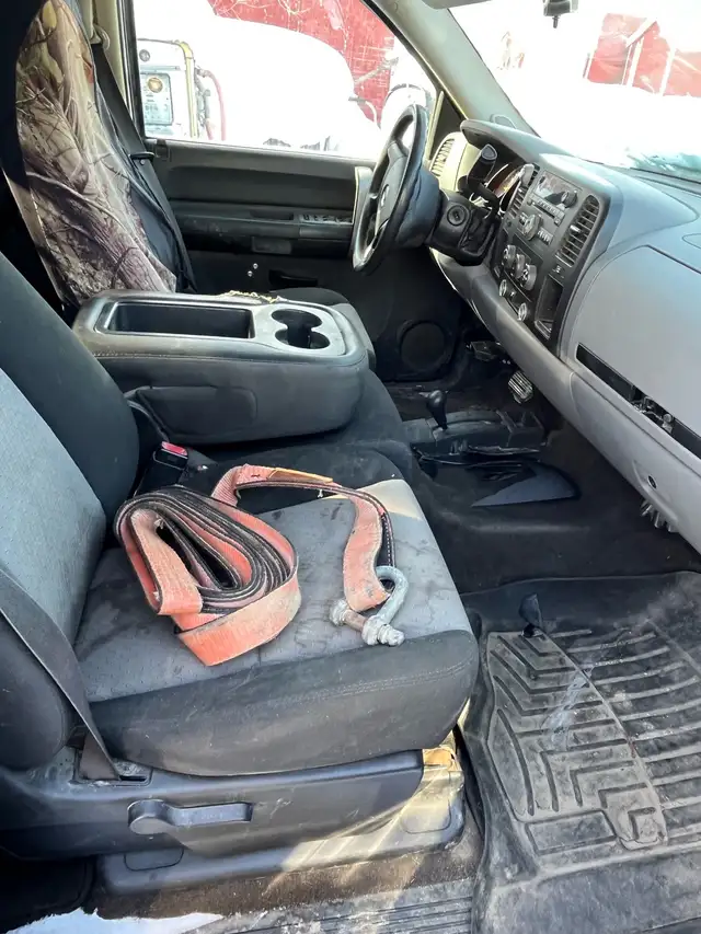 2009 Chevy Silverado 1500 parts or whole in Engine & Engine Parts in Saskatoon - Image 6