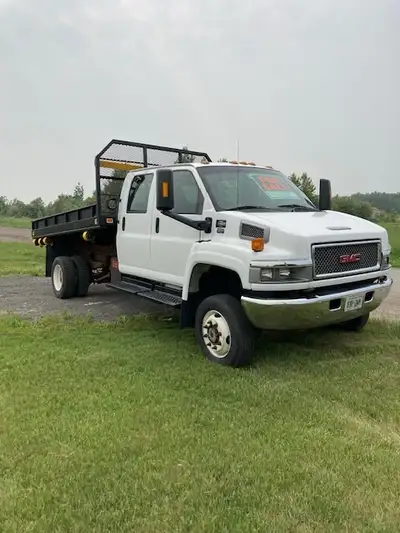 I'm selling a 2005 GMC 5500 TOPKICK 2005 GMC 5500 TOPKICK, mileage: 75,370 km Turbo, 6.6 L Duramax D...