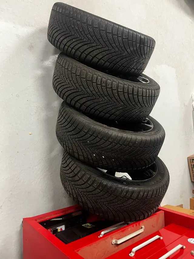 Kumho All weather Solus tires mounted on black alloy wheels in Tires & Rims in Strathcona County - Image 2