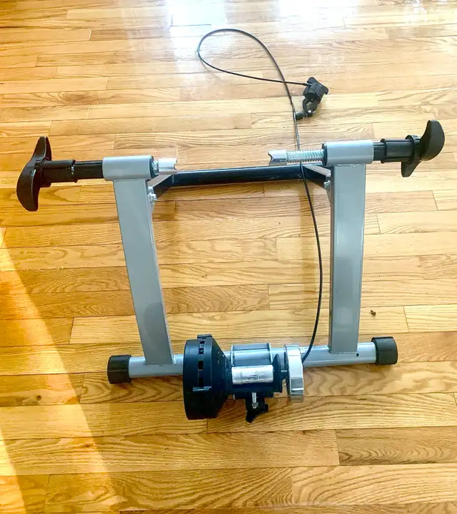 Indoor Magnetic Bike BicycleTrainer Stand 5 Level Resistance in Other in Ottawa - Image 3