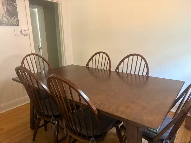 wooden dining room table, buffet and 6 chairs in Dining Tables & Sets in City of Toronto - Image 4