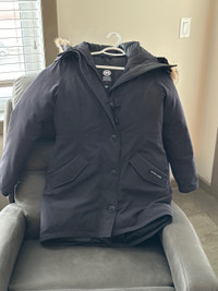 Selling canada goose jacket year old brand new only for 3 to 4 t