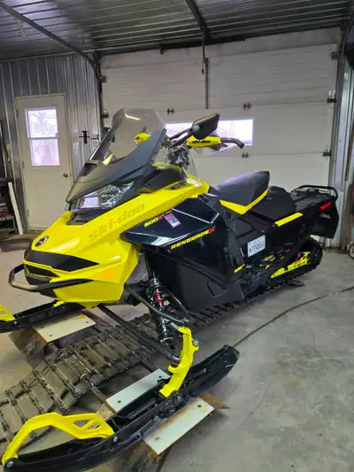 Motoneige Renegade X 600R Etec 2022 avec chenille Ice Ripper XT 137x15x1,5 Inclus - Démarreur électr...