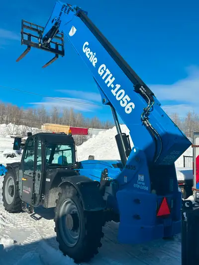 Telehandler 1056 de l'année 2021 avec 1080 hres 4x4 capacité de levage 10 000lbs transmission 4 vite...