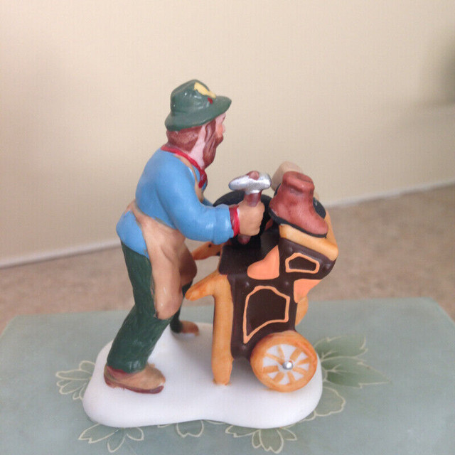 DEPT 56 - COBBLER & CLOCK PEDDLER ACCESSORY in Arts & Collectibles in Markham / York Region - Image 3