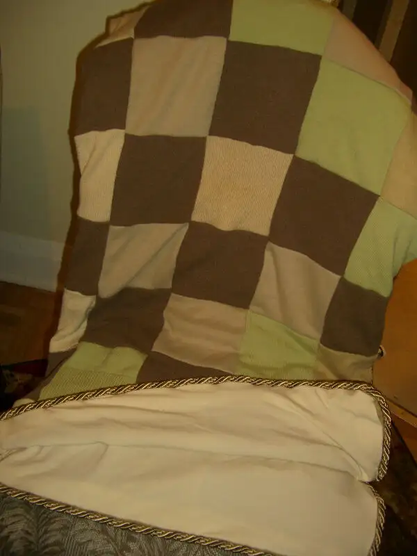 HAND MADE QUILTS 1 of a kind CASHMERE, SILK, COTTON  METALLIC in Bedding in City of Toronto - Image 4