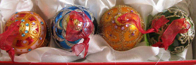 Joan Rivers Classic Christmas Egg Ornament Sets 2007 & 2008 in Arts & Collectibles in Saint John - Image 2