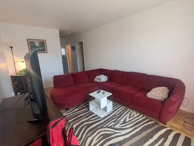 Grand 4 1/2 Disponible au mois de décembre. Deux (2) chambres à coucher, entrées laveuse et sécheuse...