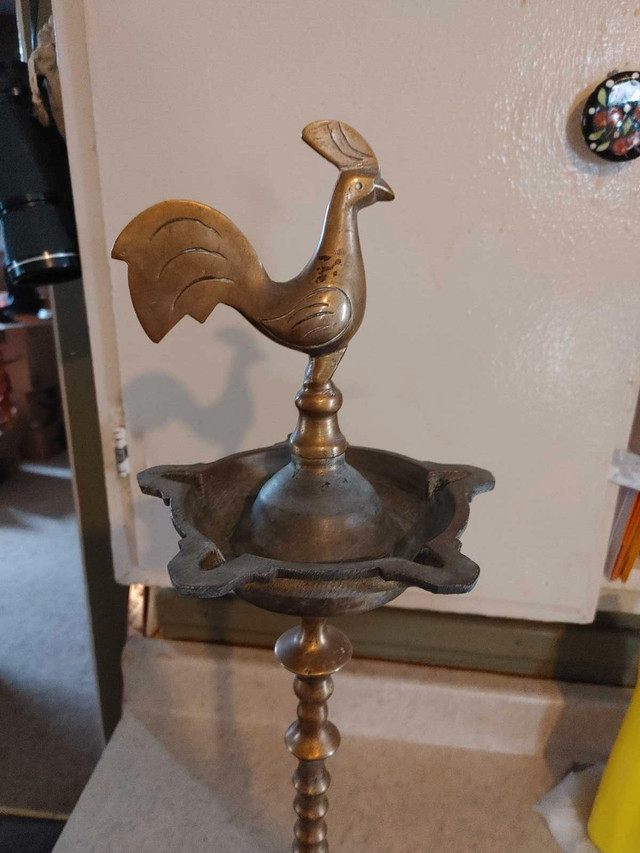 Antique Brass Rooster Ashtray in Arts & Collectibles in Markham / York Region - Image 3