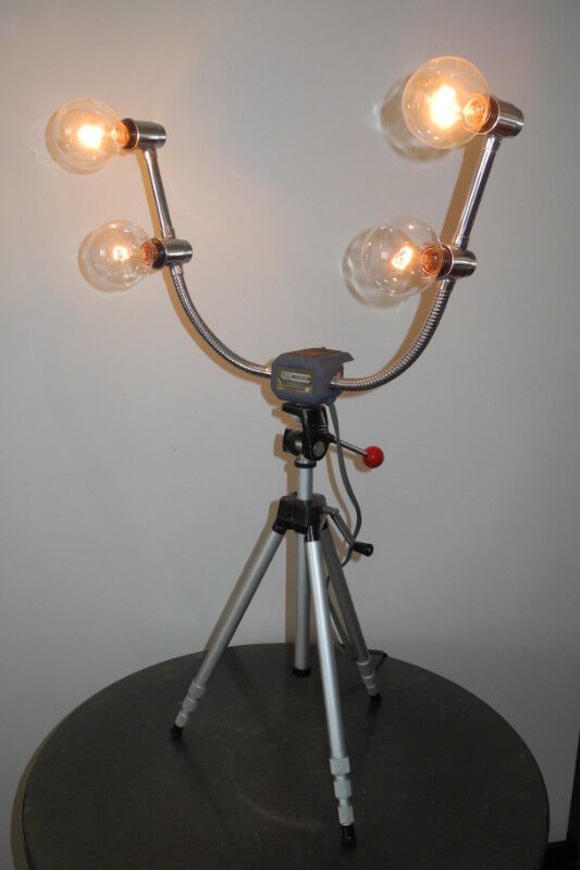 Éclairage photo vintage sur trépied (lampe sur pied) 30$ à 225$ dans Art et objets de collection  à Ville de Montréal - Image 2