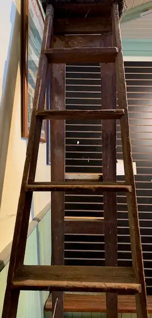 TR0001 Antique C.P.R. Wooden 8.5' Step Ladder Windsor ON Station in Arts & Collectibles in City of Toronto - Image 3
