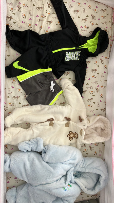 Ensemble Nike 3-6M et manteaux 0-3M dans Vêtements - 0 à 3 mois  à Granby