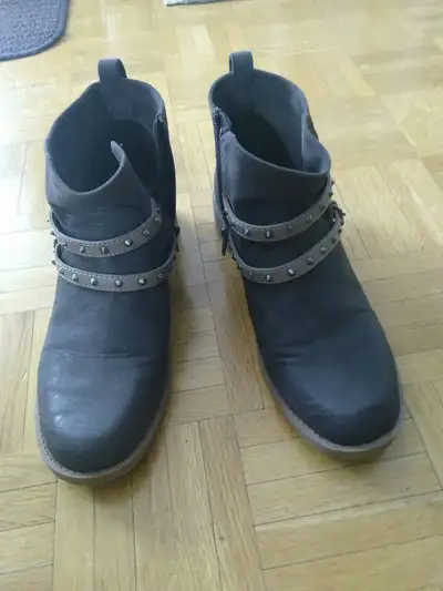 Beautiful Mossimo fashion leather boots size 9, View more