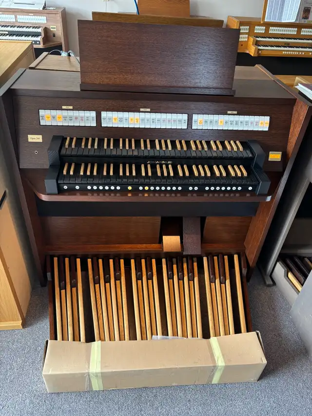 Global Organ Group in Pianos & Keyboards in Strathcona County - Image 4