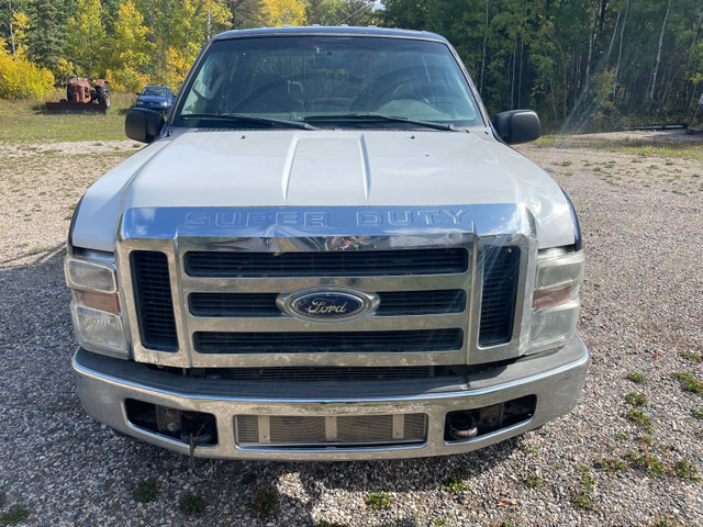 2008 F250 4x4 crew cab in Cars & Trucks in Nipawin - Image 3