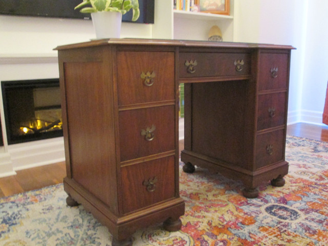 Beautiful Refinished Antique Walnut Desk -  Reduced in Desks in City of Toronto - Image 3