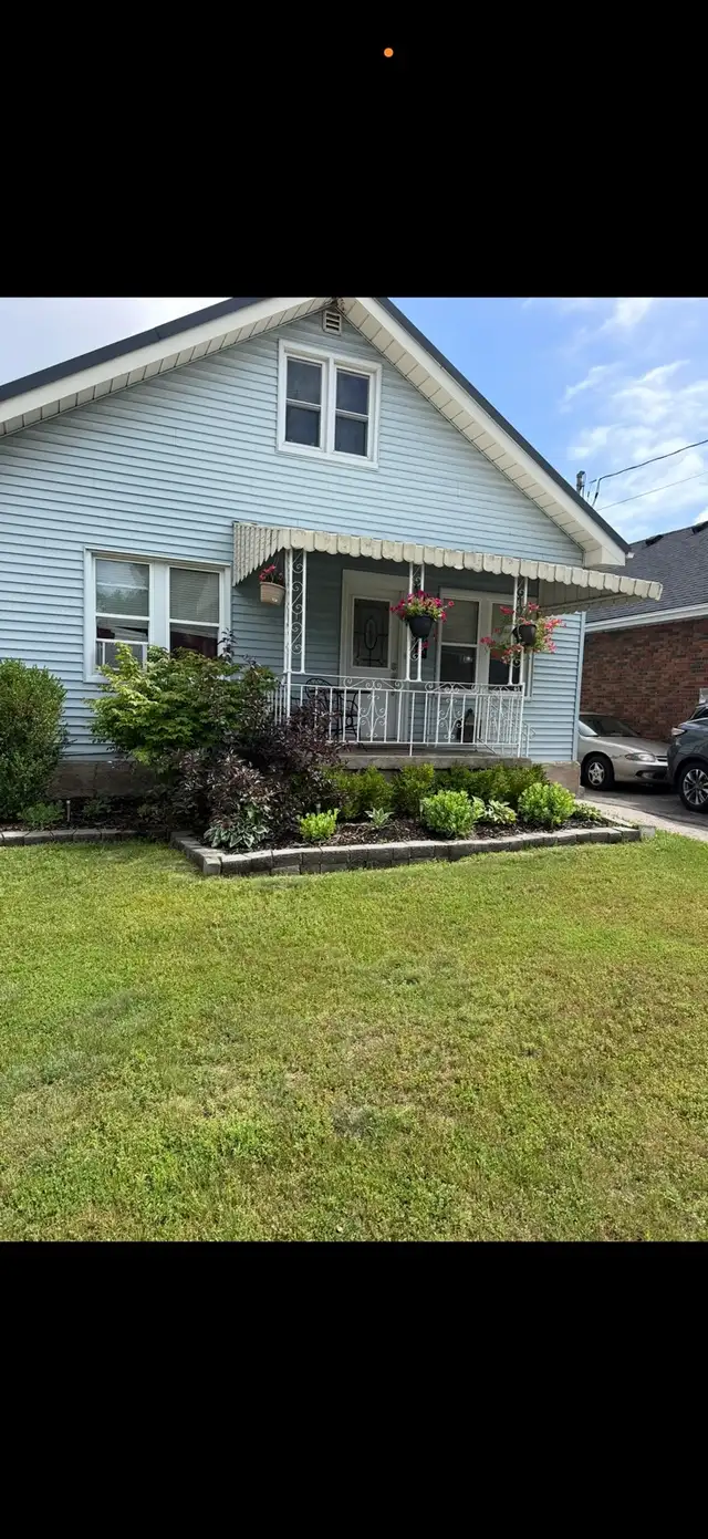 LARGE BASEMENT APARTMENT 1 BEDROOM
