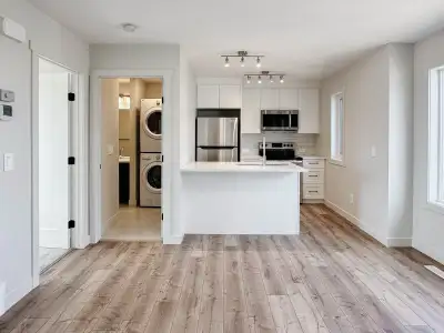 This beautiful garden suite is located in the sought after area of Jensen Lakes in St. Albert. It ha...
