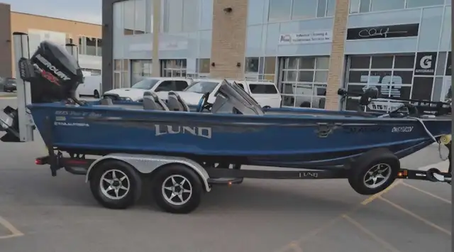 Lund 1875 Pro-V Bass Boat in Powerboats & Motorboats in Oakville / Halton Region - Image 2