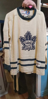 Toronto Maple Leafs Hockey Sweater
