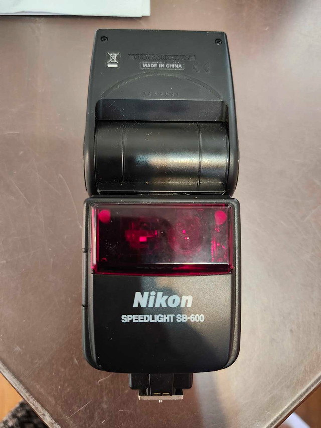 Nikon Speedlight SB-600 in Cameras & Camcorders in Barrie