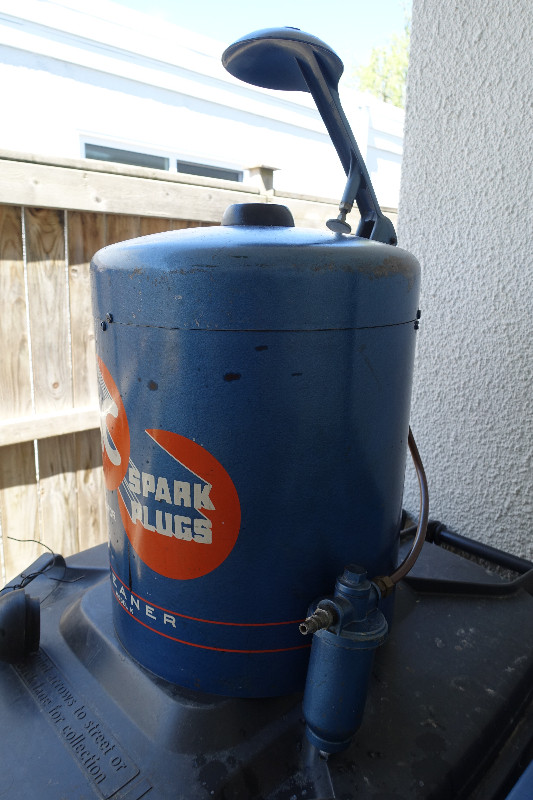Vintage 1930s/1940s AC Spark Plug Cleaner - Excellent Condition in Other in Winnipeg - Image 2