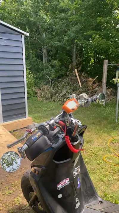 SCOOTER À vendre complet. Bws sport 2006. 2450$ négociable. La base a été fais par Phil mécano juste...