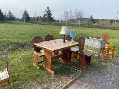 Commissioned Handmade Dining Table and 4 Chairs Made locally In good condition but could use some TL...