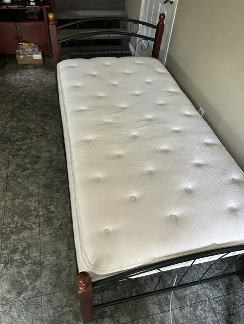 Lit et matelas enfant 39 po X 74 po. in Beds & Mattresses in Thetford Mines - Image 3