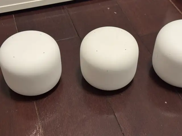 Google Nest WiFi (2nd gen) with pods in Networking in City of Toronto - Image 2