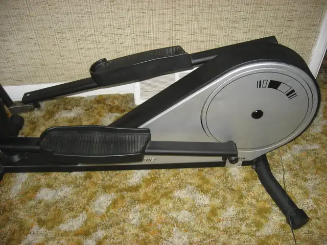 Elliptique Proteus in Exercise Equipment in Longueuil / South Shore - Image 3